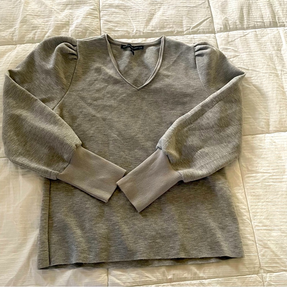 Size medium super soft long sleeve puffy shoulder